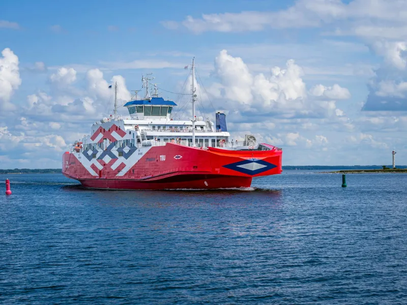 Island-Hopping on a Shoestring: Smart Ways to Cut Ferry Costs Across the Solent